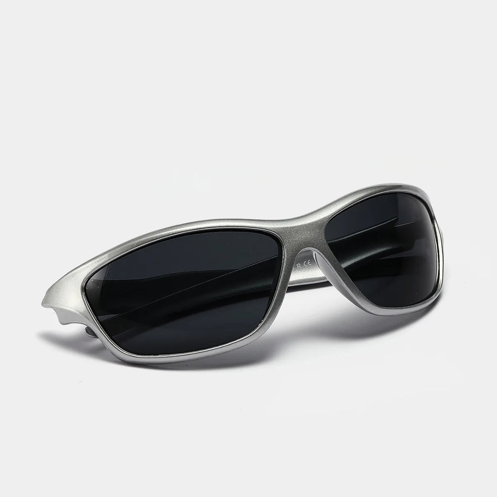 Glarelow Chrome sunglasses on model