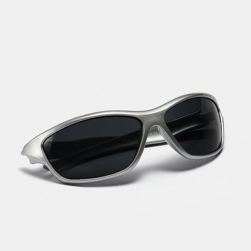 Glarelow Chrome sunglasses on model