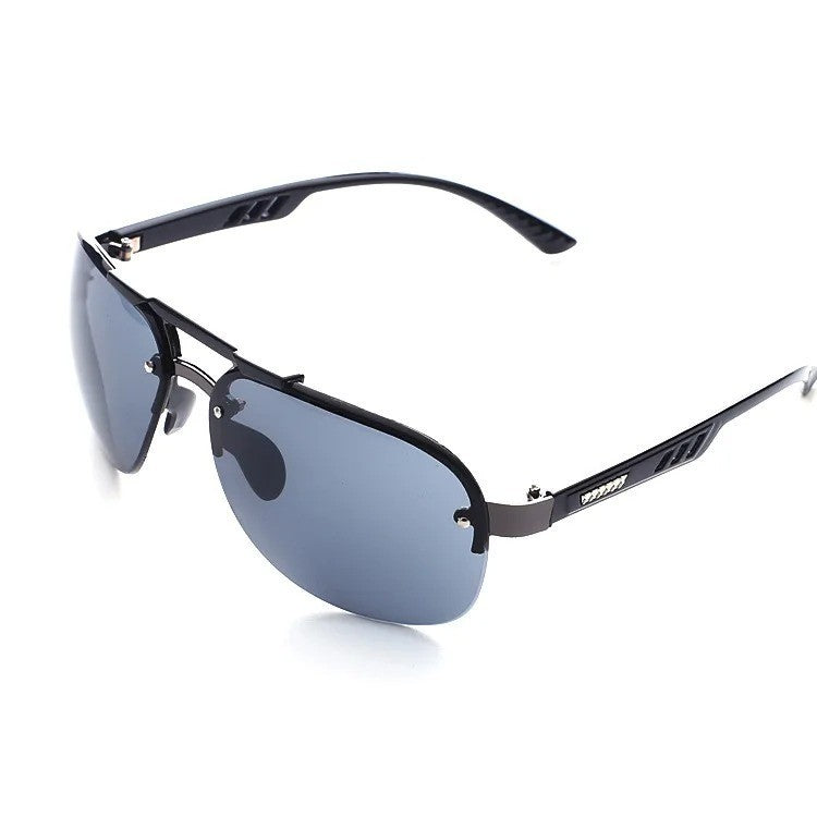 Glarelow Classic sunglasses on model